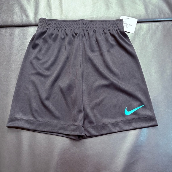NWT Nike Athletic Set Boys Size 6 - Picture 3 of 3